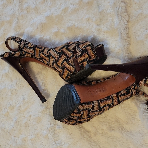 Shoes - Picture 4 of 4